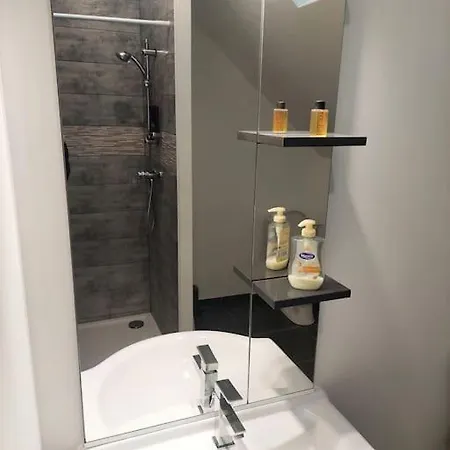 Semesterbostad Maison Calme Proche De La Cite Des Loisirs